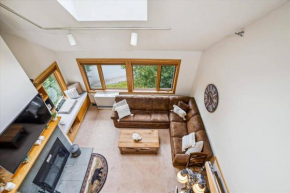 Inviting Country Setting Highridge One bedroom plus loft C7
